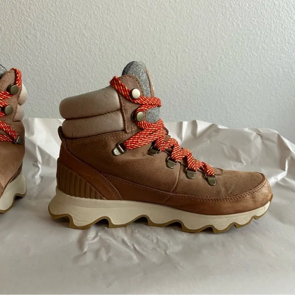 Sorel Tan Boots with bold Red, orange yellow Laces - Picture 6 of 15